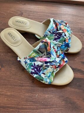 Vaneli Floral Knot Slide Sandals in Beige and Multicolor Floral